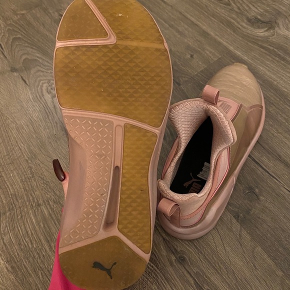 Women’s pink Rihanna puma sneakers size 7 - Picture 4 of 4